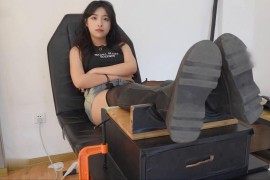 小静的美脚TK上 - P552